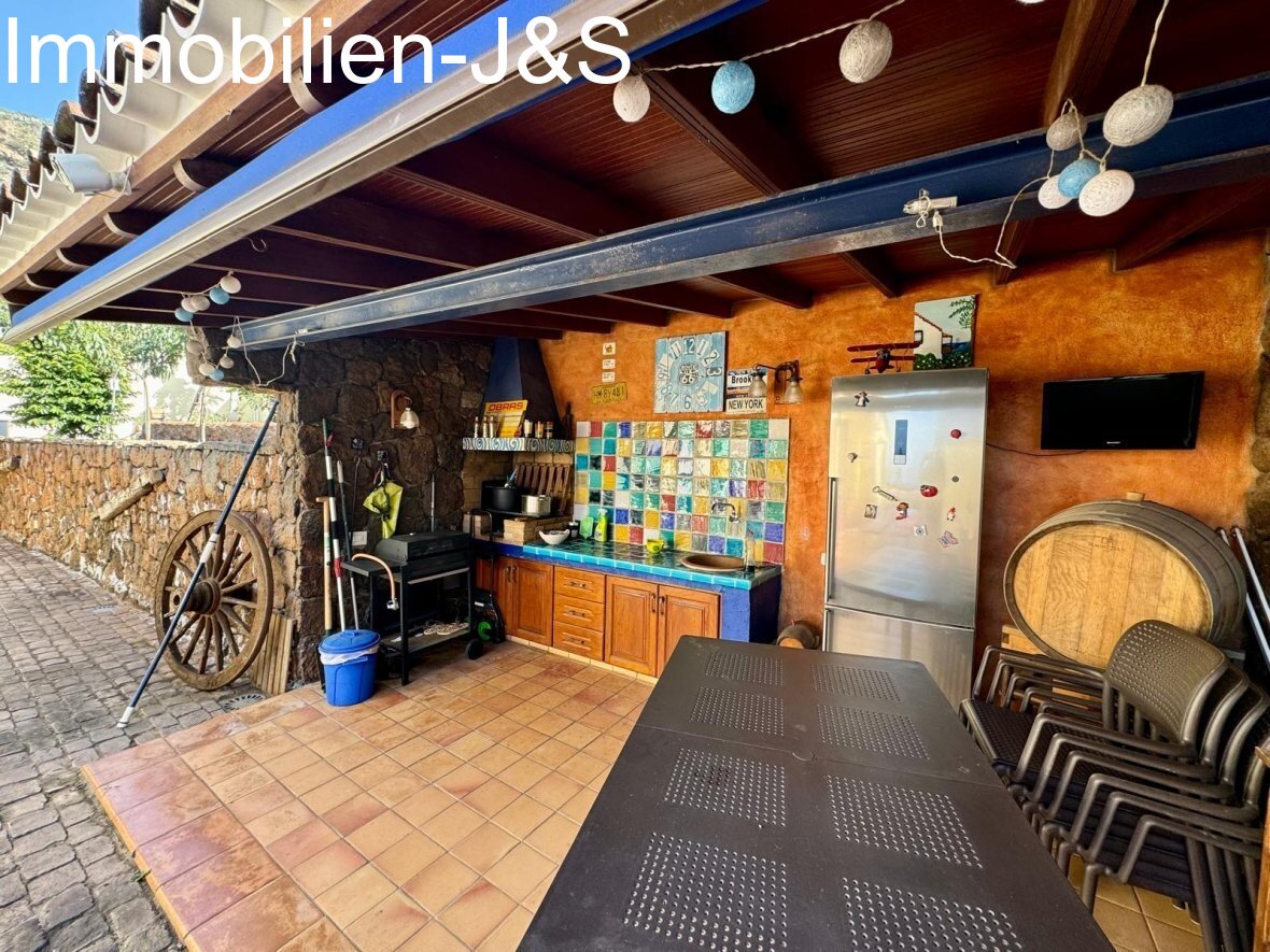 Beautiful villa with Atlantic views and pool in El Sauzal