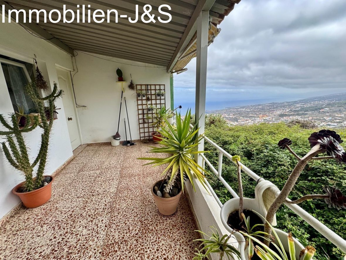 Exceptional property with panoramic views and active catering license in the north of Tenerife