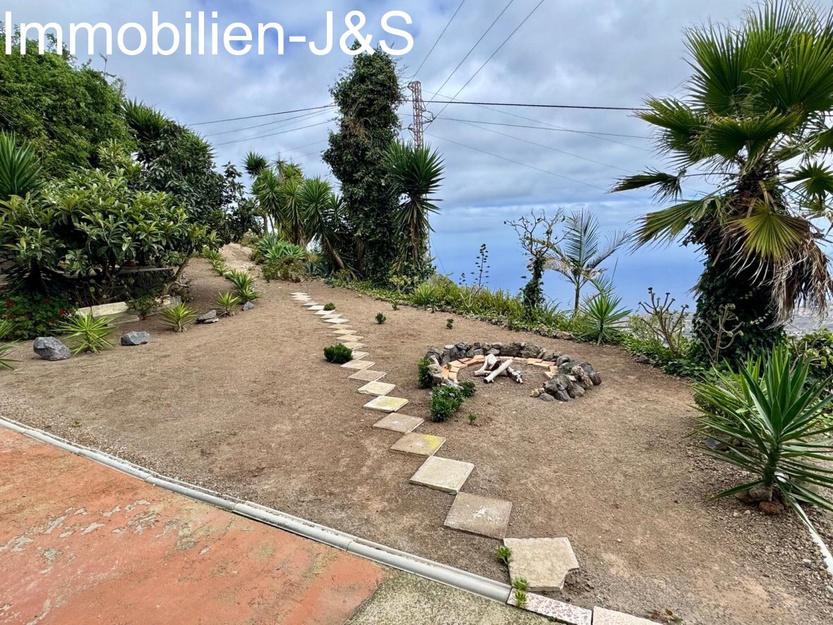 Exceptional property with panoramic views and active catering license in the north of Tenerife