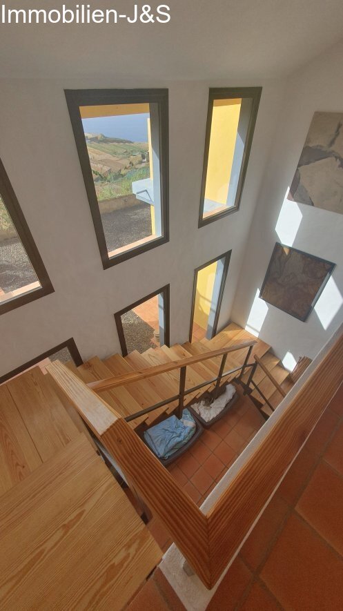 Fantastic property with sea views and rental potential