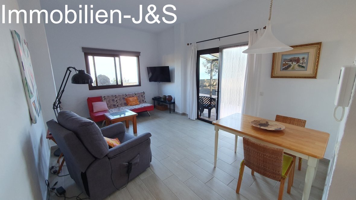 Fantastic property with sea views and rental potential