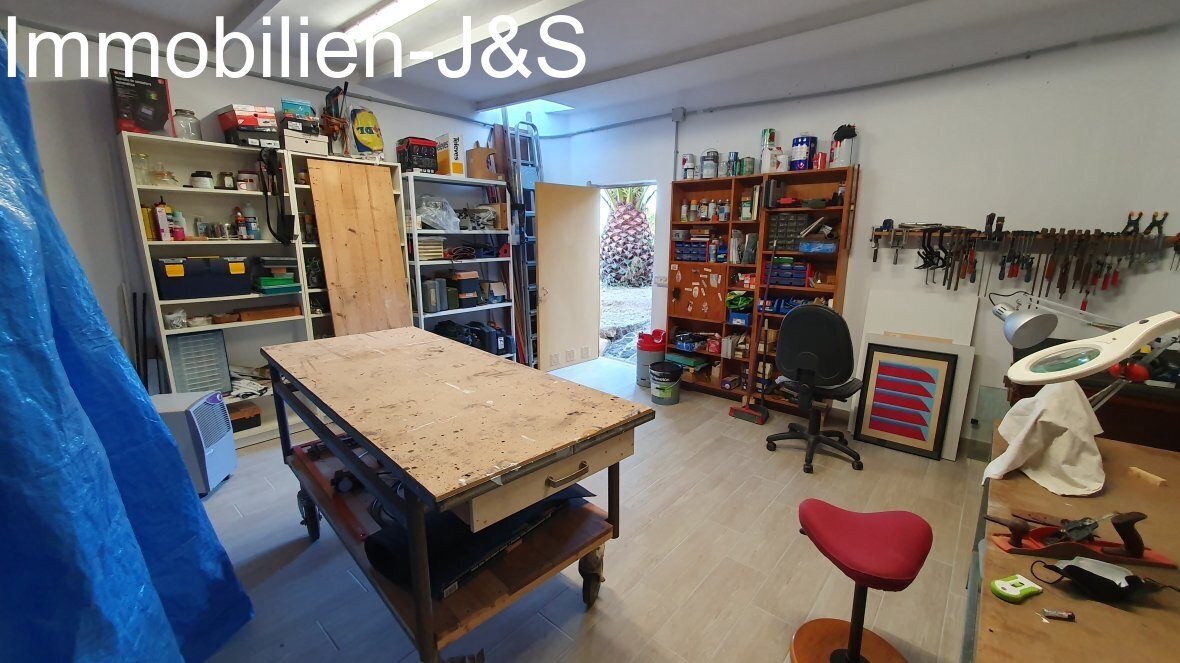 Fantastic property with sea views and rental potential