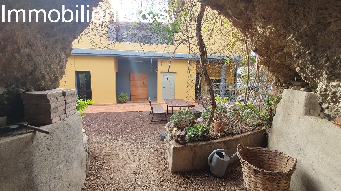 Fantastic property with sea views and rental potential