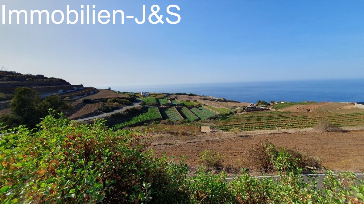 Fantastic property with sea views and rental potential