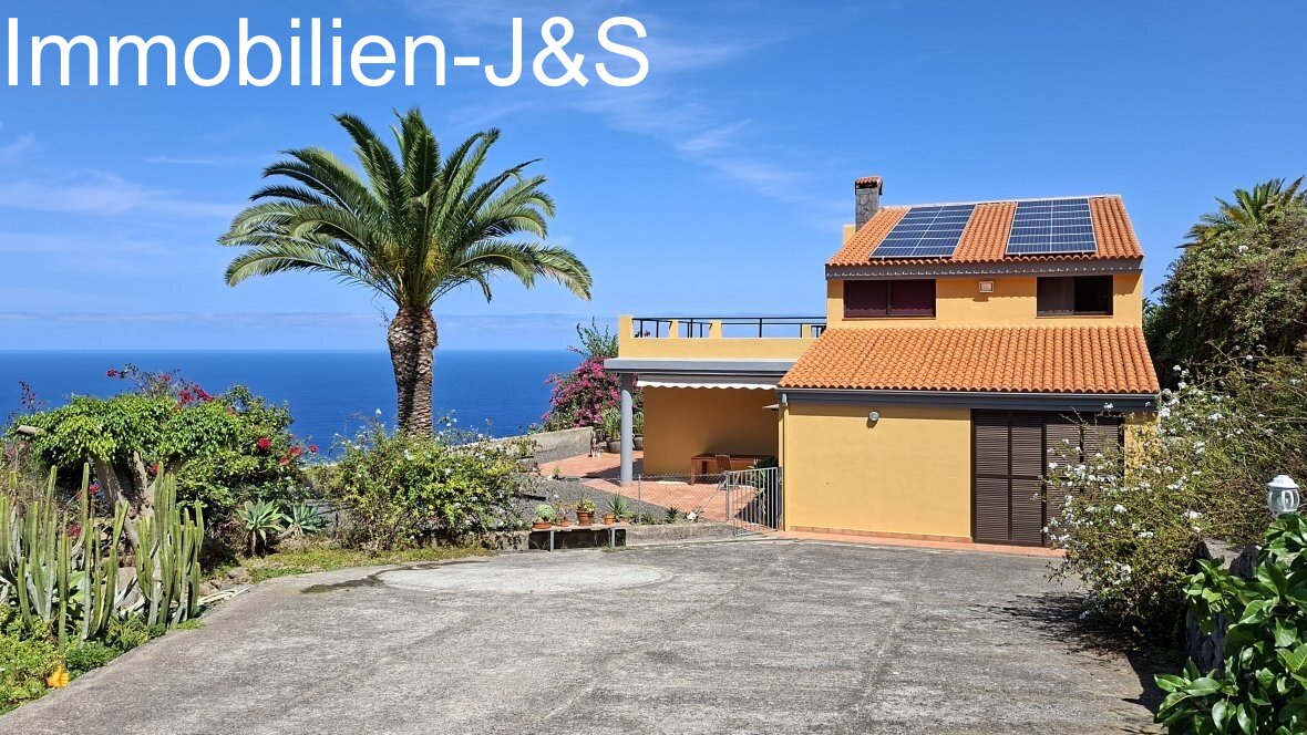 Fantastic property with sea views and rental potential