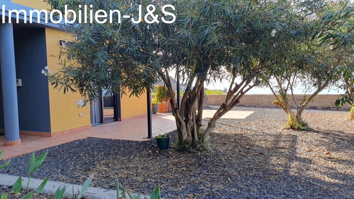 Fantastic property with sea views and rental potential