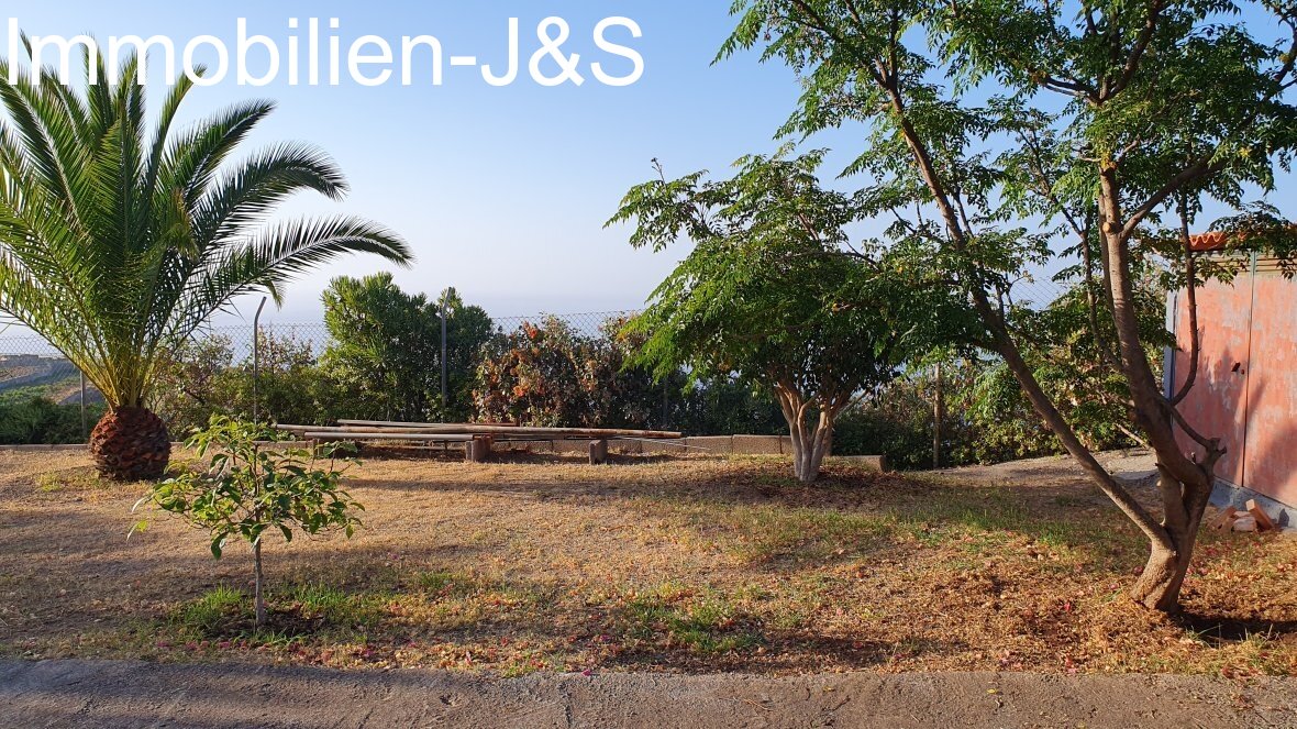 Fantastic property with sea views and rental potential