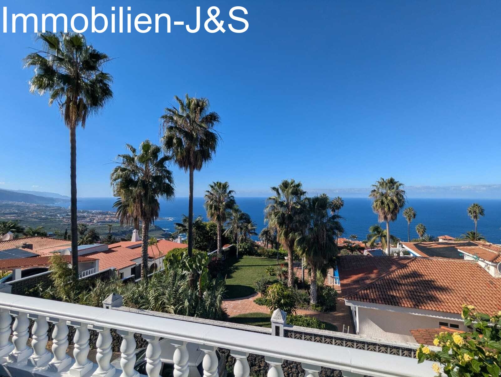 Beautiful detached villa with pool and breathtaking Atlantic views