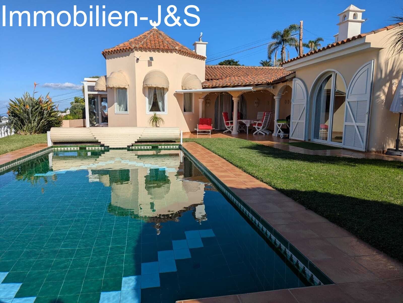 Beautiful detached villa with pool and breathtaking Atlantic views