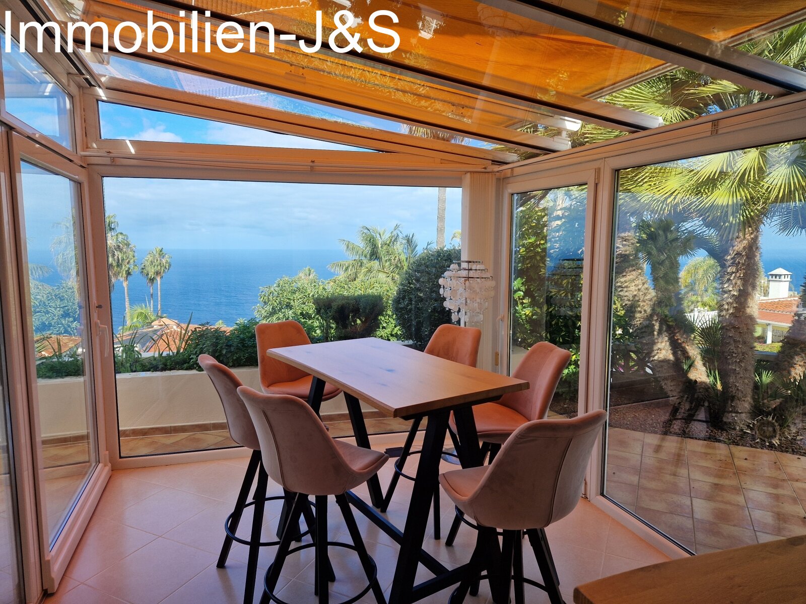 Beautiful detached villa with pool and breathtaking Atlantic views