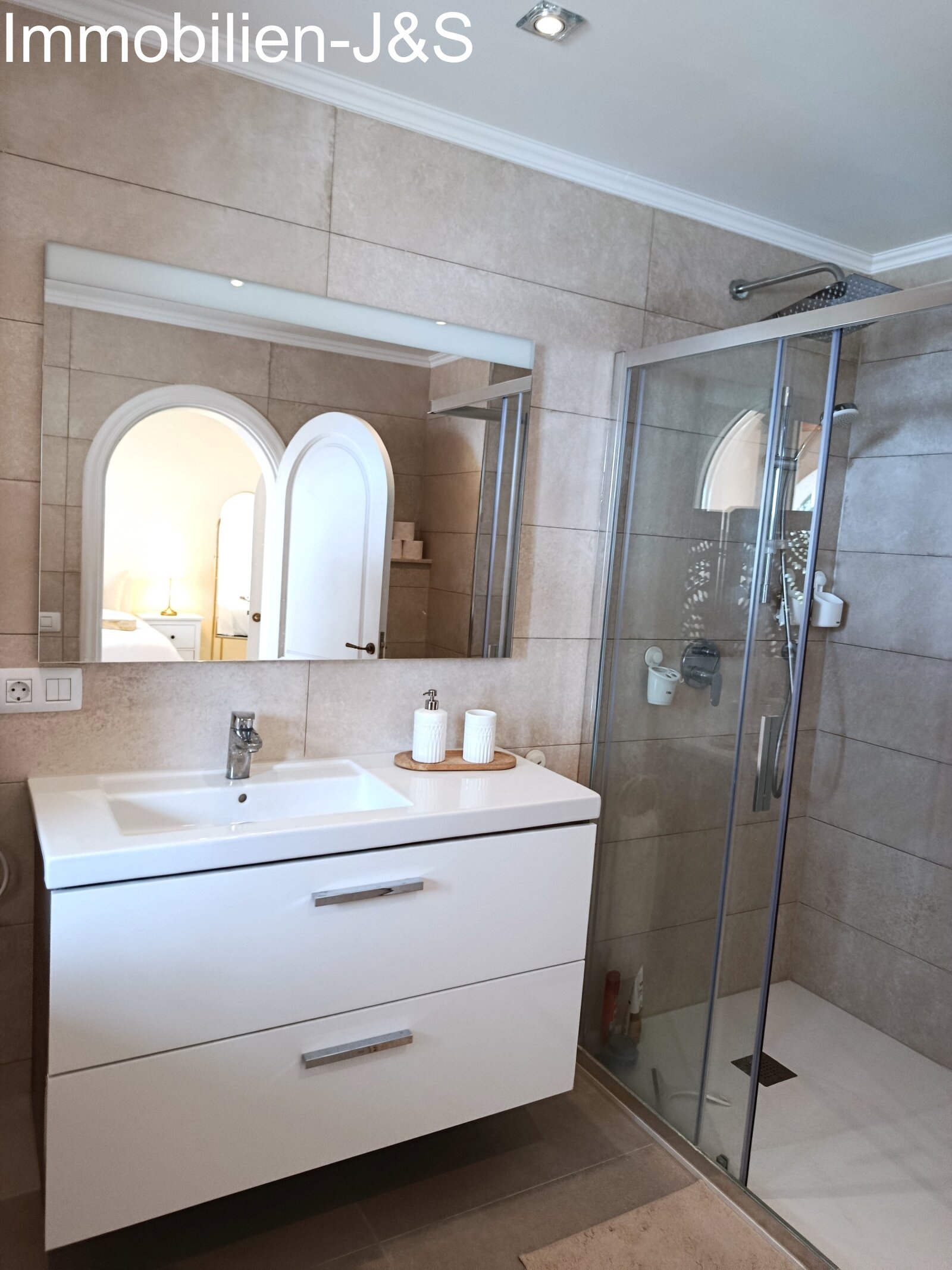 Beautiful detached villa with pool and breathtaking Atlantic views