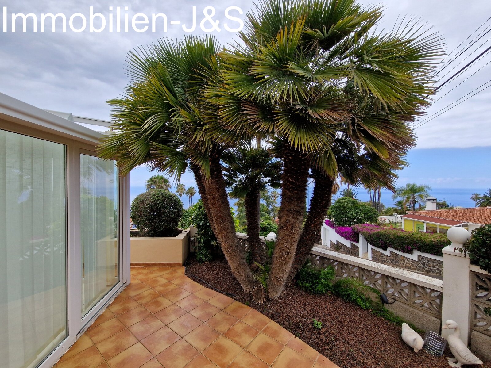 Beautiful detached villa with pool and breathtaking Atlantic views