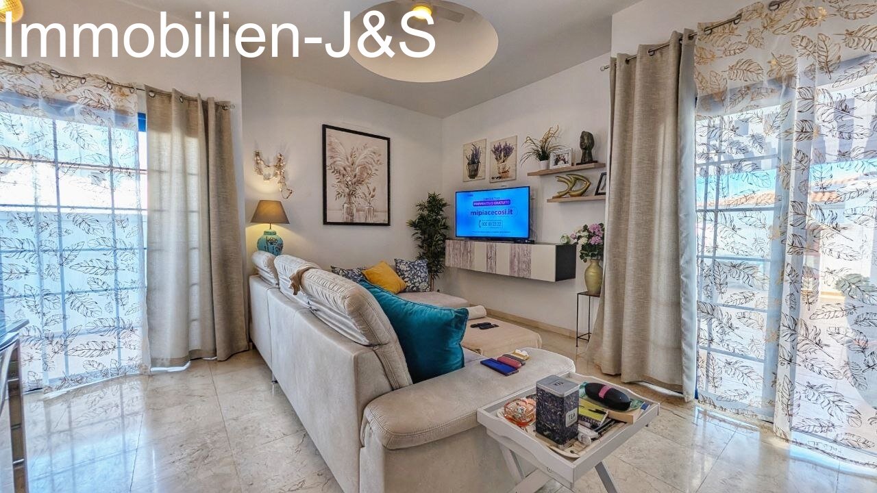 Stylish corner penthouse in the El Faro residential complex, Llano del Camello