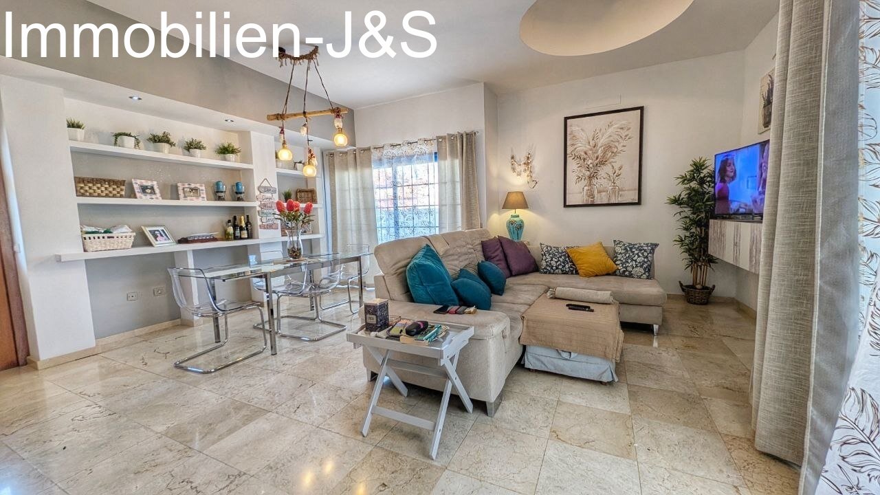 Stylish corner penthouse in the El Faro residential complex, Llano del Camello