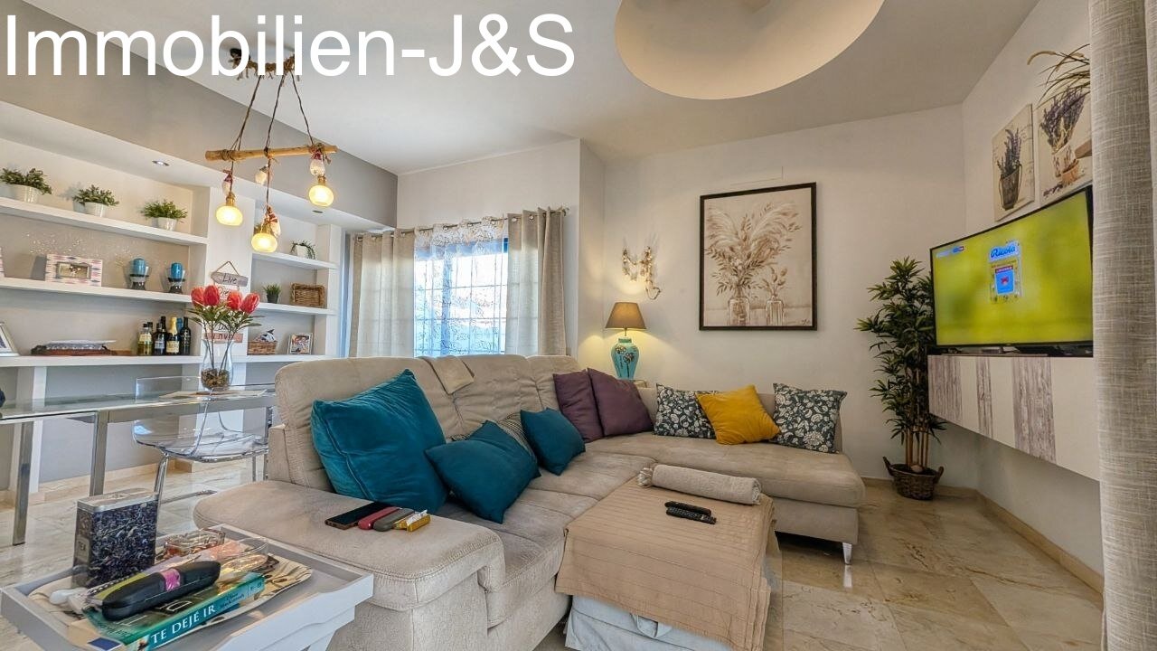 Stylish corner penthouse in the El Faro residential complex, Llano del Camello