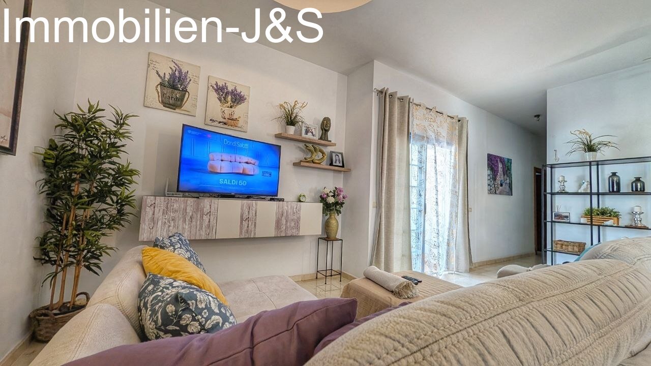 Stylish corner penthouse in the El Faro residential complex, Llano del Camello