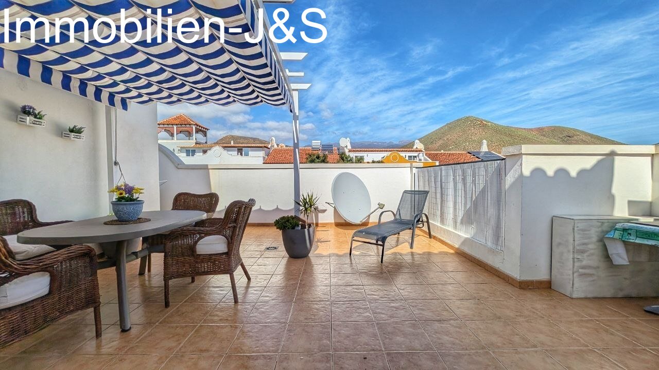 Stylish corner penthouse in the El Faro residential complex, Llano del Camello