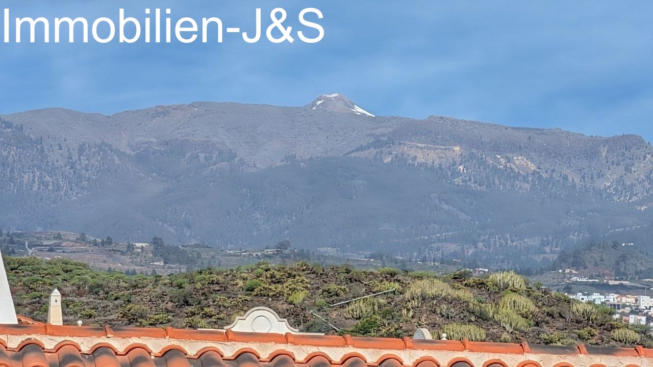 Stylish corner penthouse in the El Faro residential complex, Llano del Camello