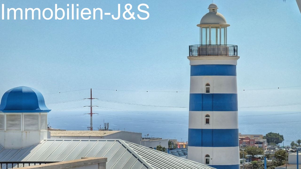 Stylish corner penthouse in the El Faro residential complex, Llano del Camello