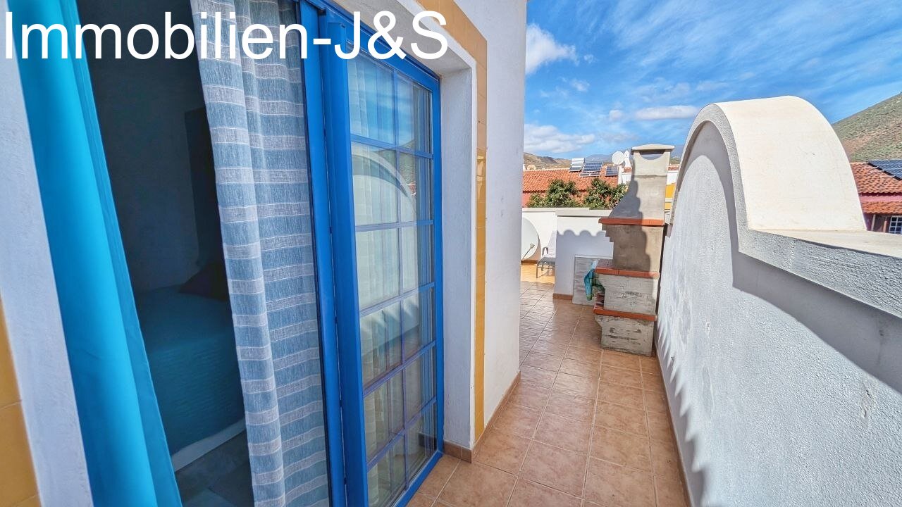 Stylish corner penthouse in the El Faro residential complex, Llano del Camello