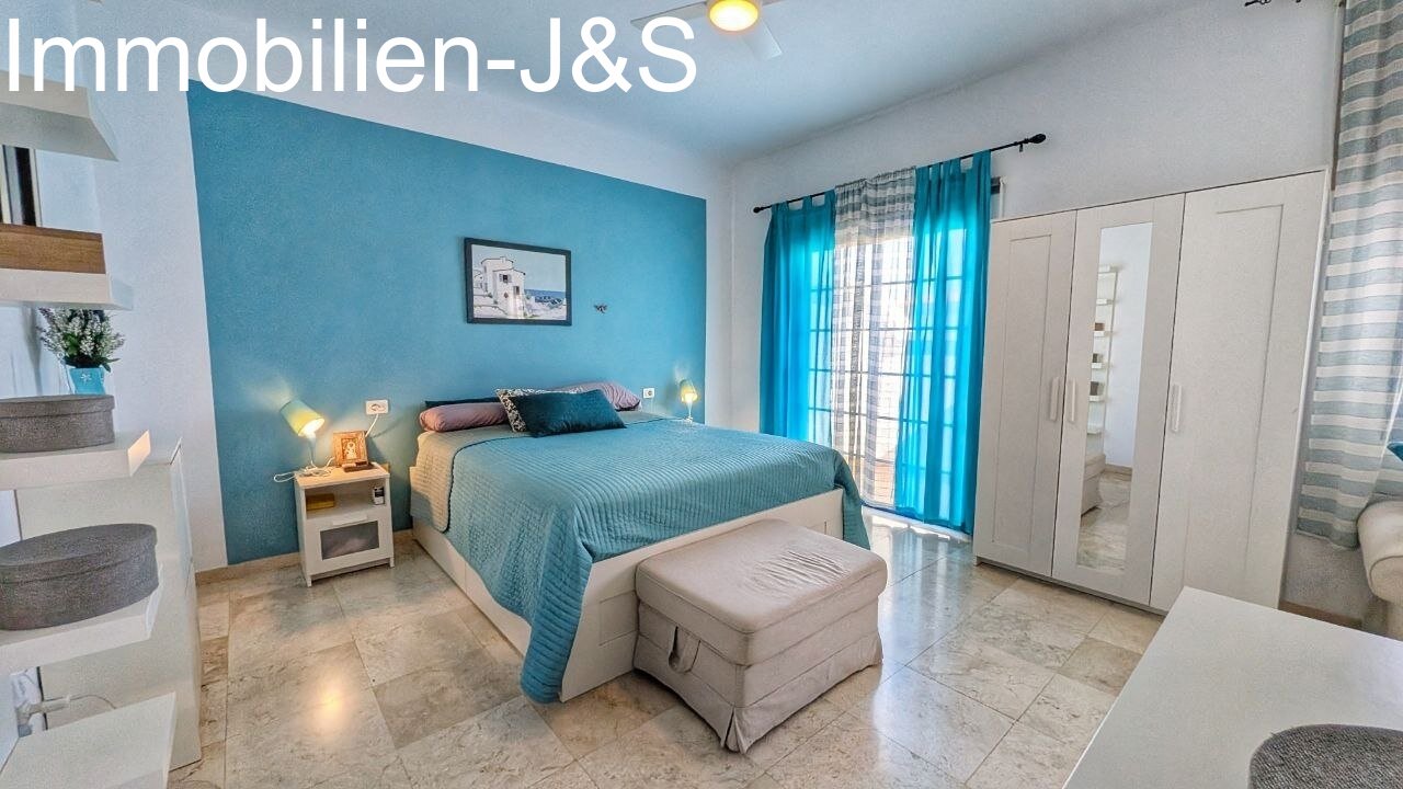 Stylish corner penthouse in the El Faro residential complex, Llano del Camello