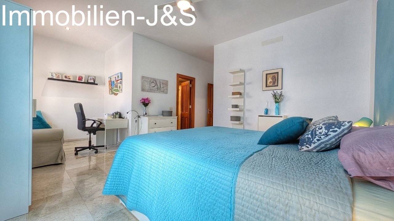 Stylish corner penthouse in the El Faro residential complex, Llano del Camello