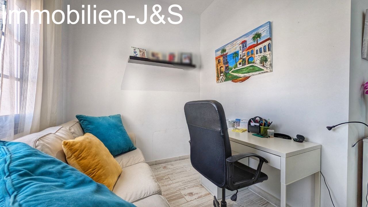 Stylish corner penthouse in the El Faro residential complex, Llano del Camello