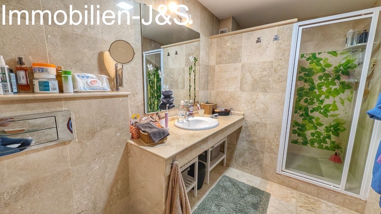 Stylish corner penthouse in the El Faro residential complex, Llano del Camello