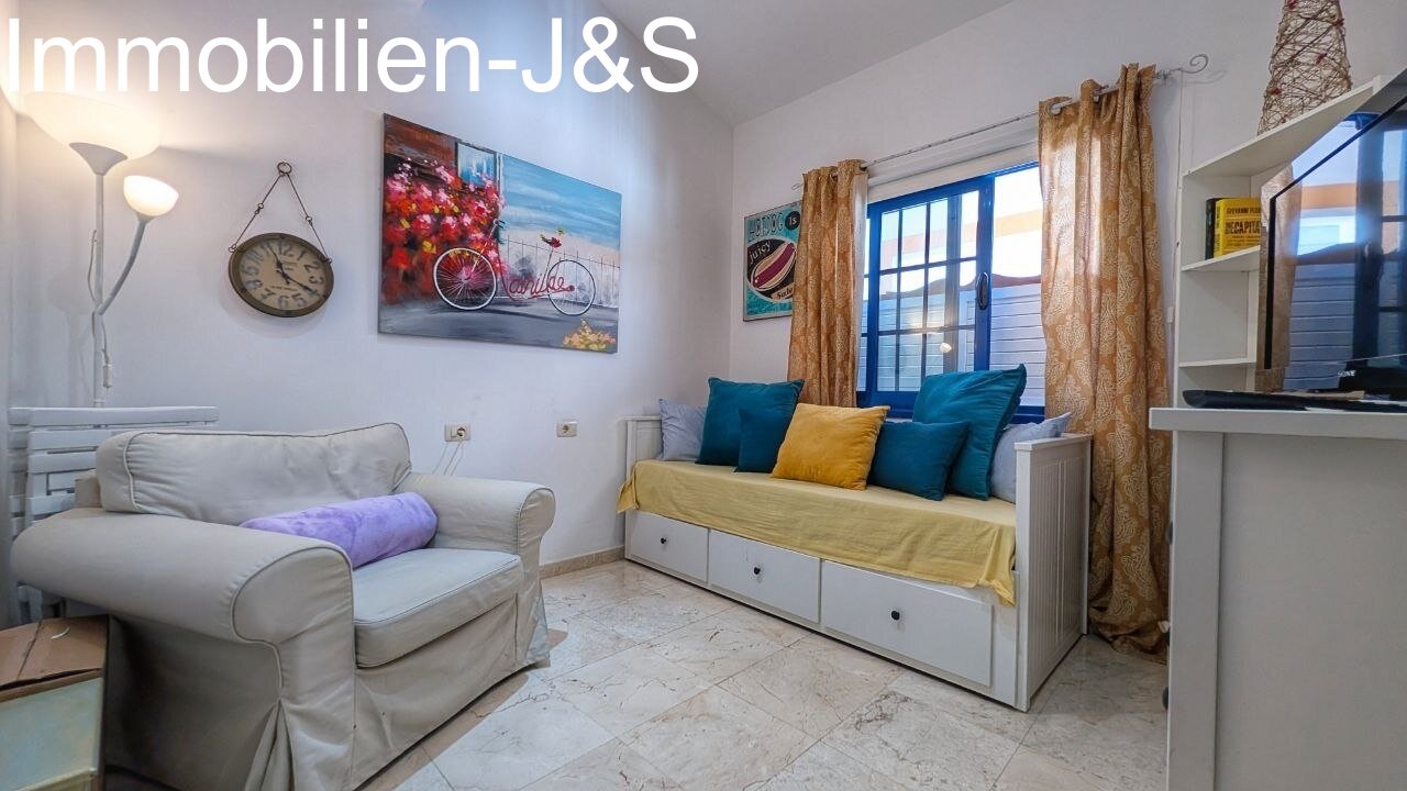 Stylish corner penthouse in the El Faro residential complex, Llano del Camello