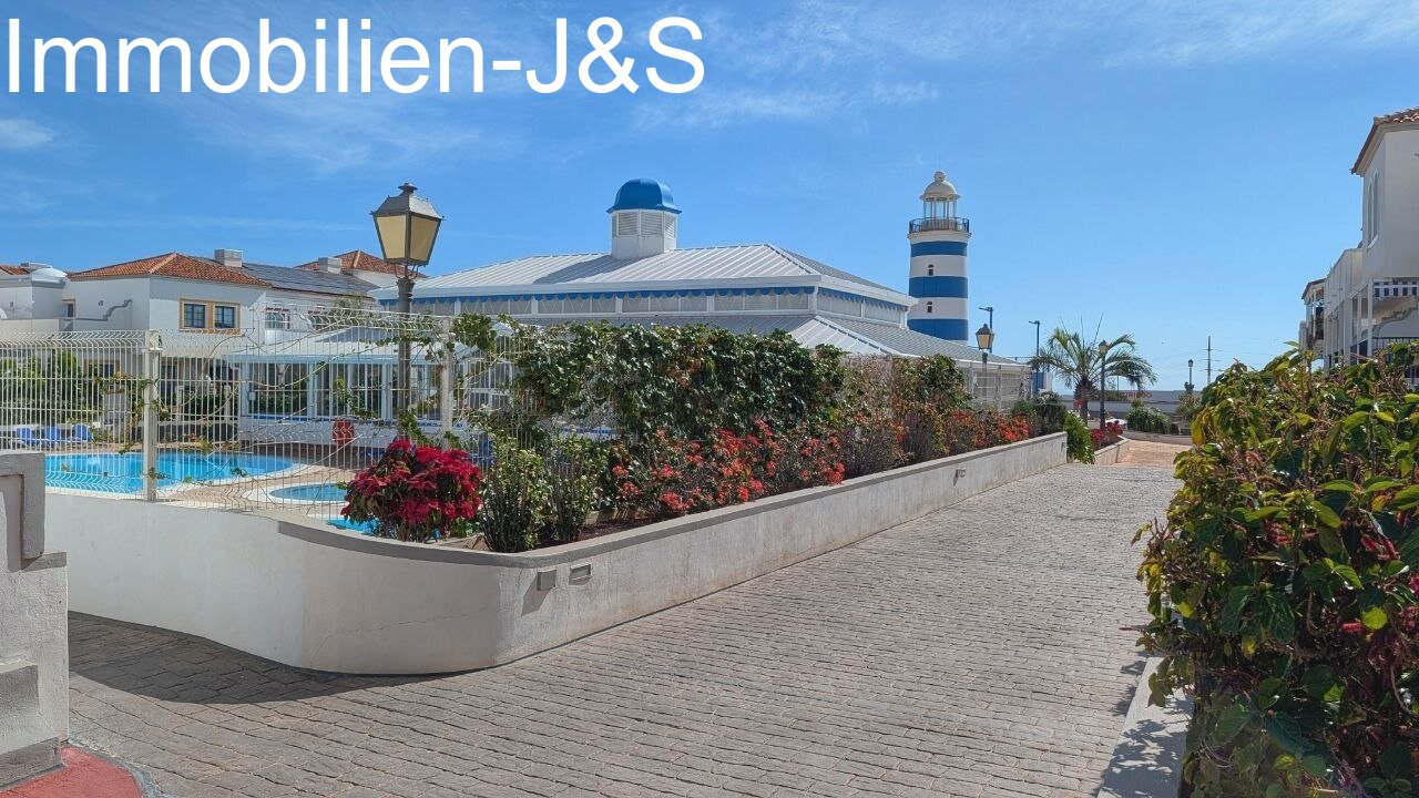 Stylish corner penthouse in the El Faro residential complex, Llano del Camello