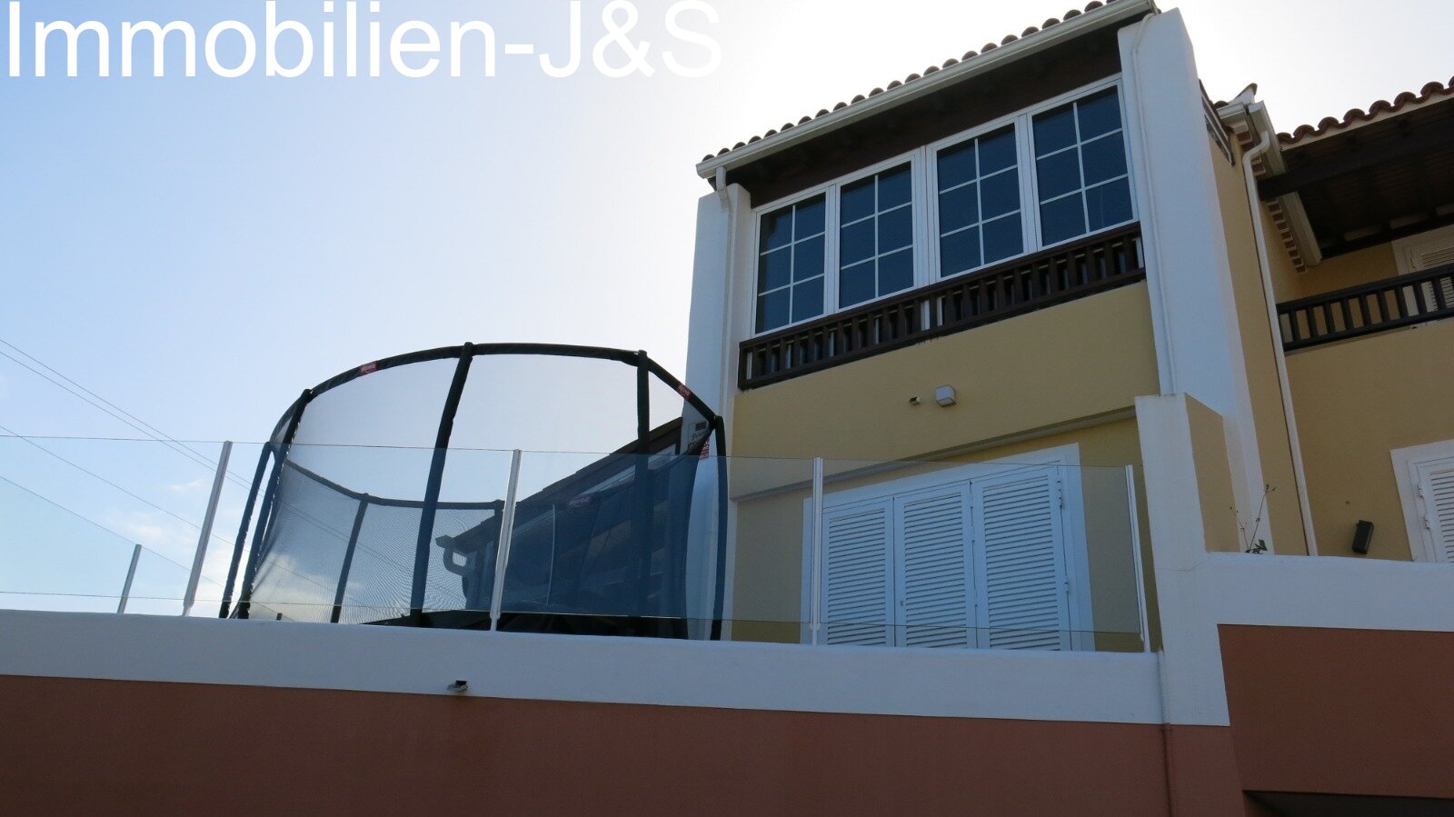Fantastic corner townhouse with pool in Puerto de la Cruz