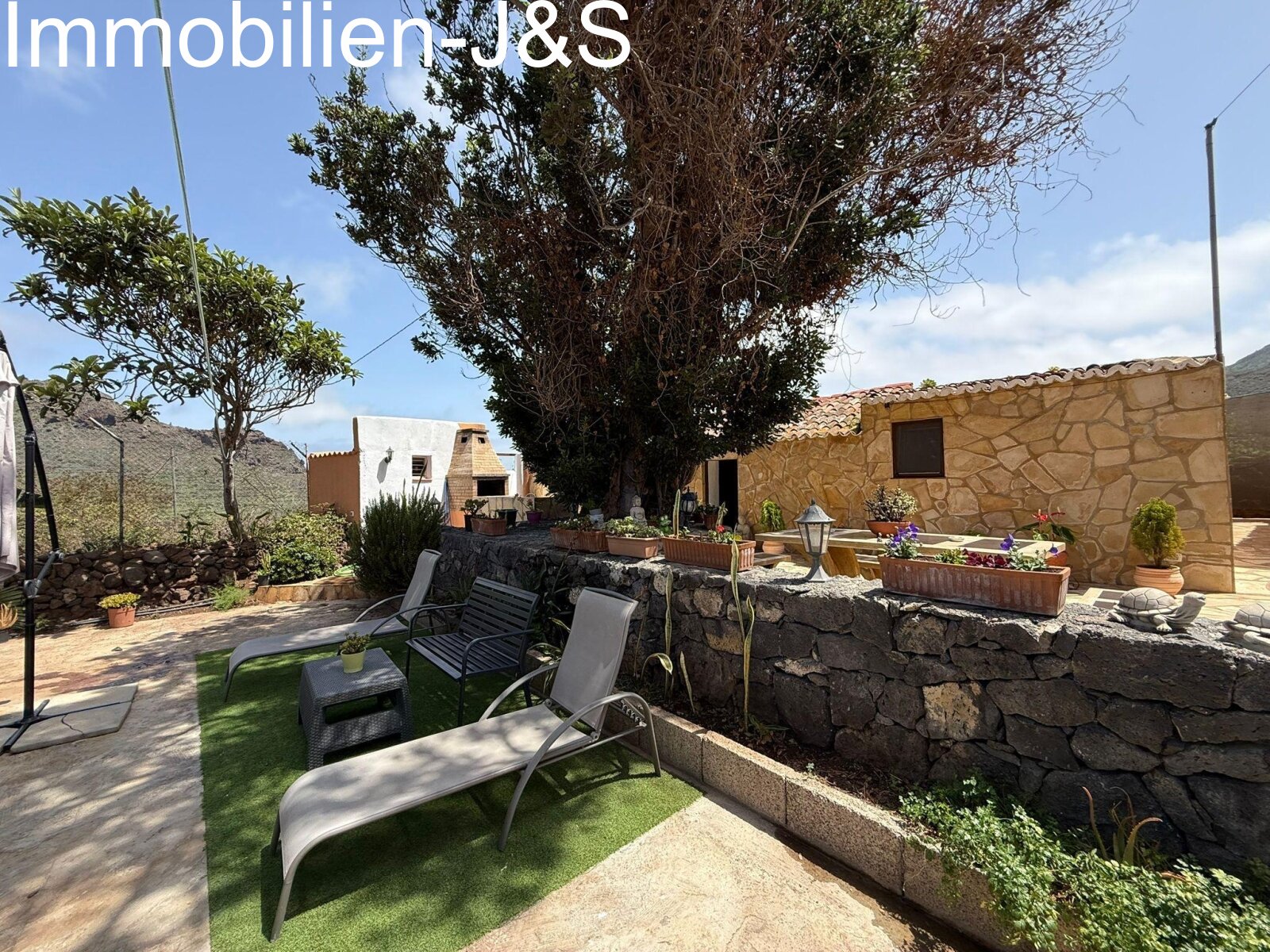 Profitable Retreat in the Teno Mountains