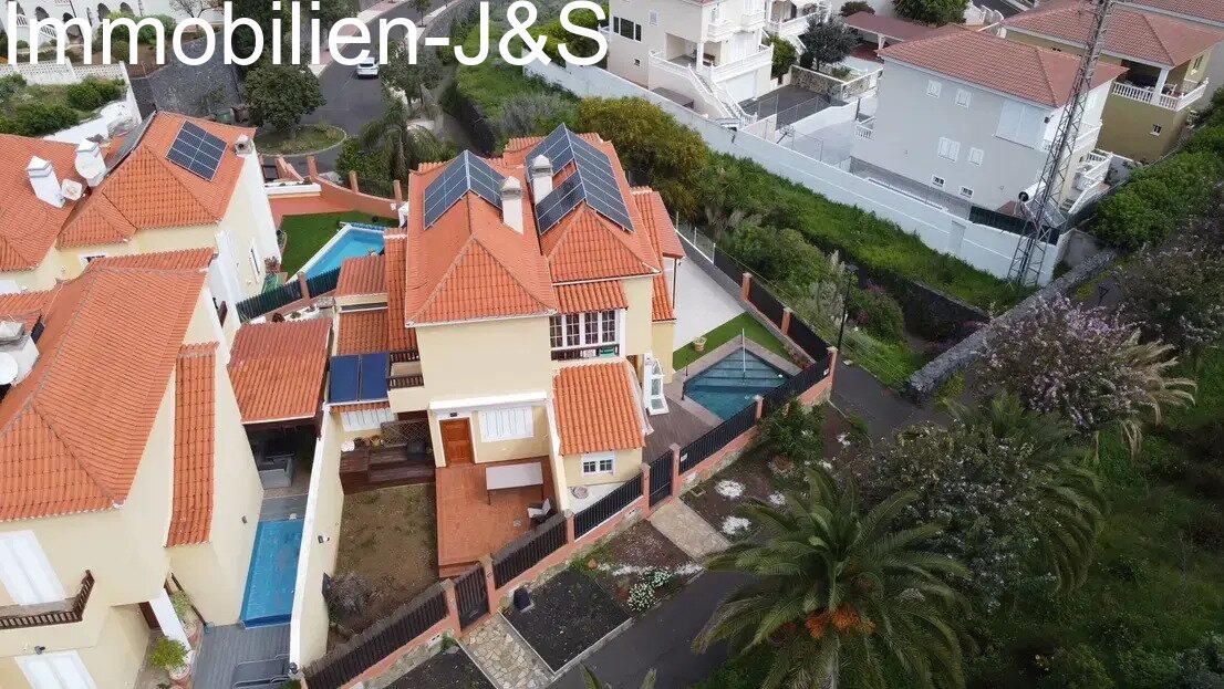 Fantastic corner townhouse with pool in Puerto de la Cruz