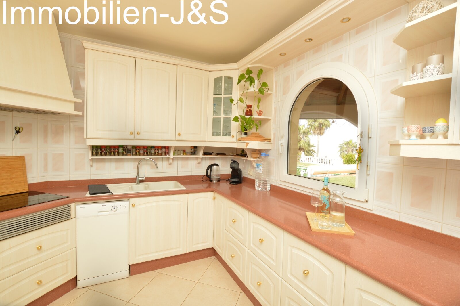 Beautiful detached villa with pool and breathtaking Atlantic views