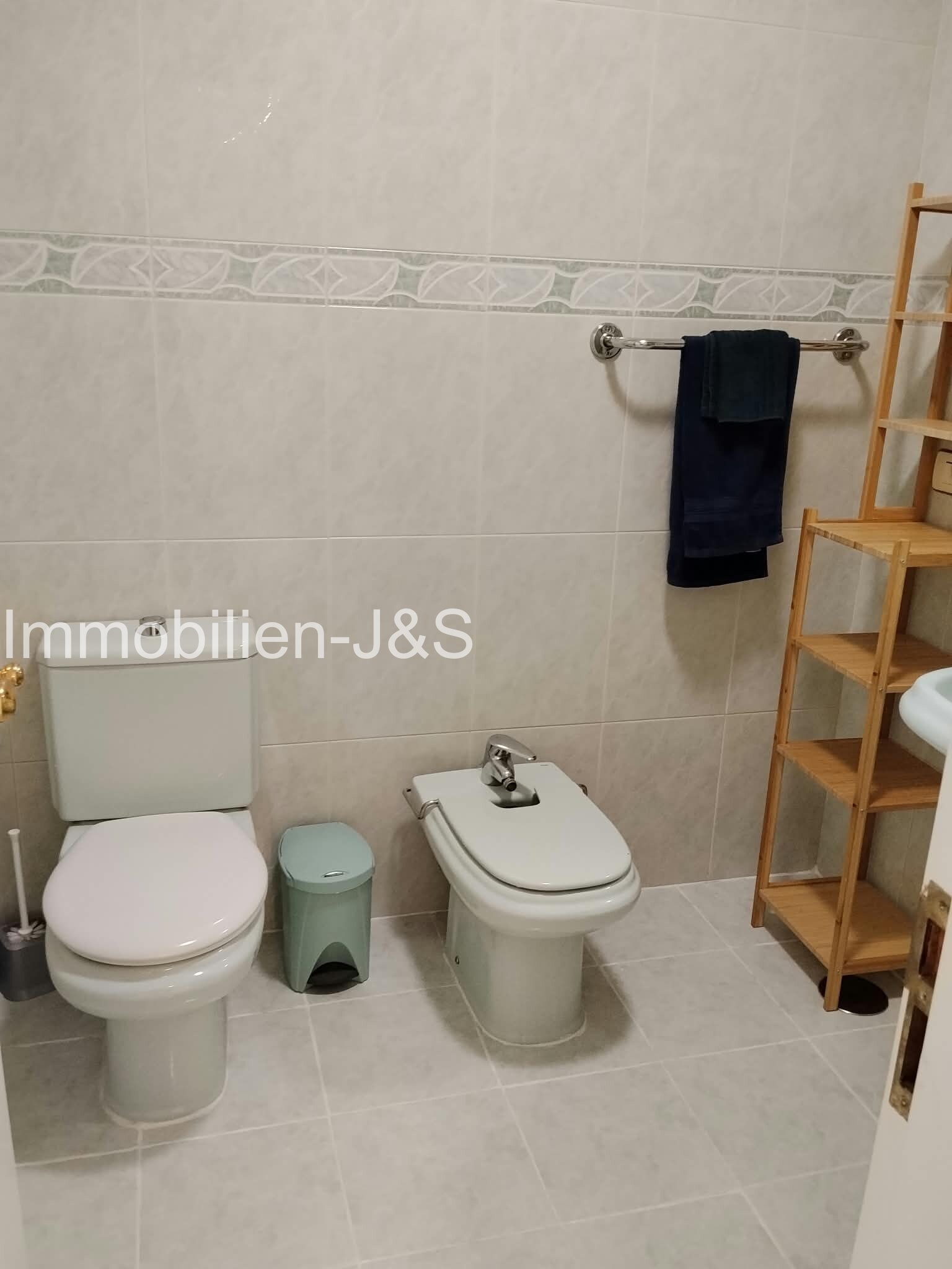 Freshly Renovated Garden Apartment in Exclusive La Paz Location for Rent