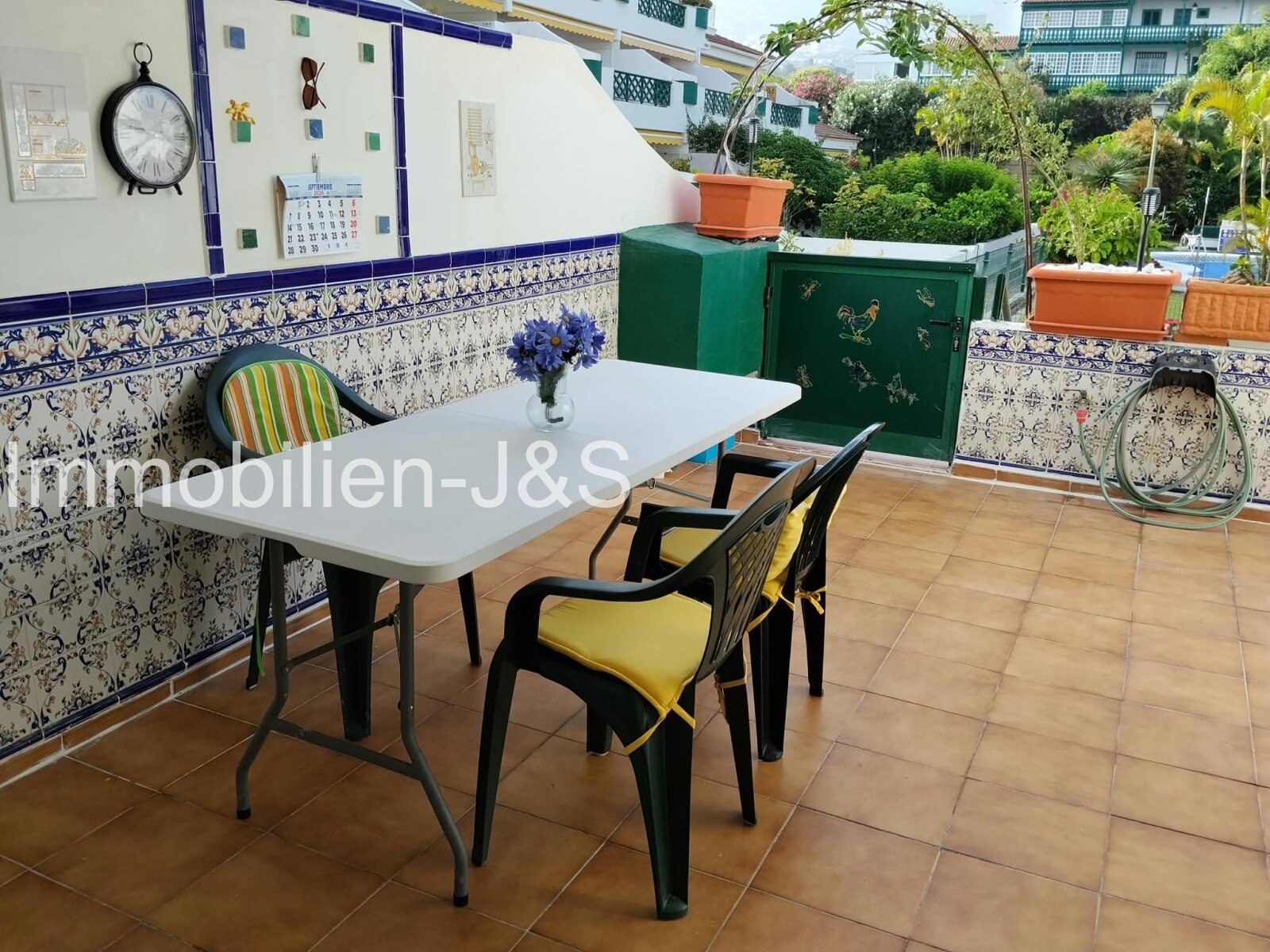 Freshly Renovated Garden Apartment in Exclusive La Paz Location for Rent