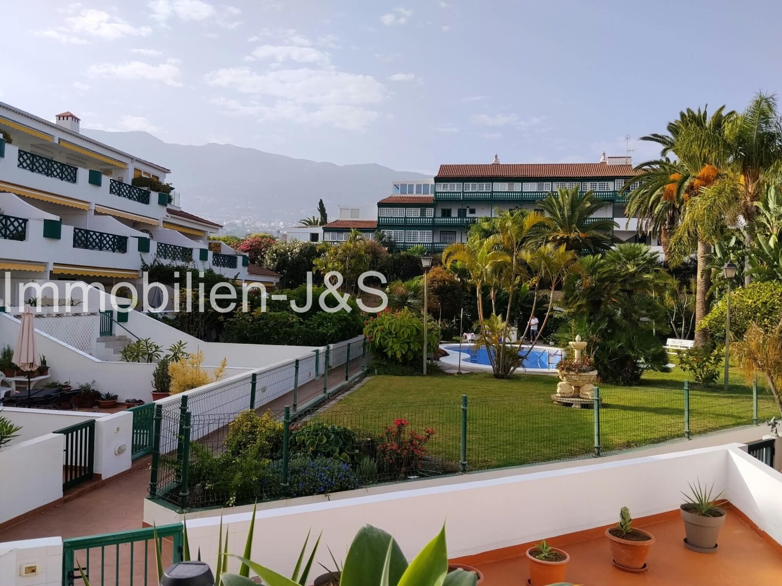 Freshly Renovated Garden Apartment in Exclusive La Paz Location for Rent