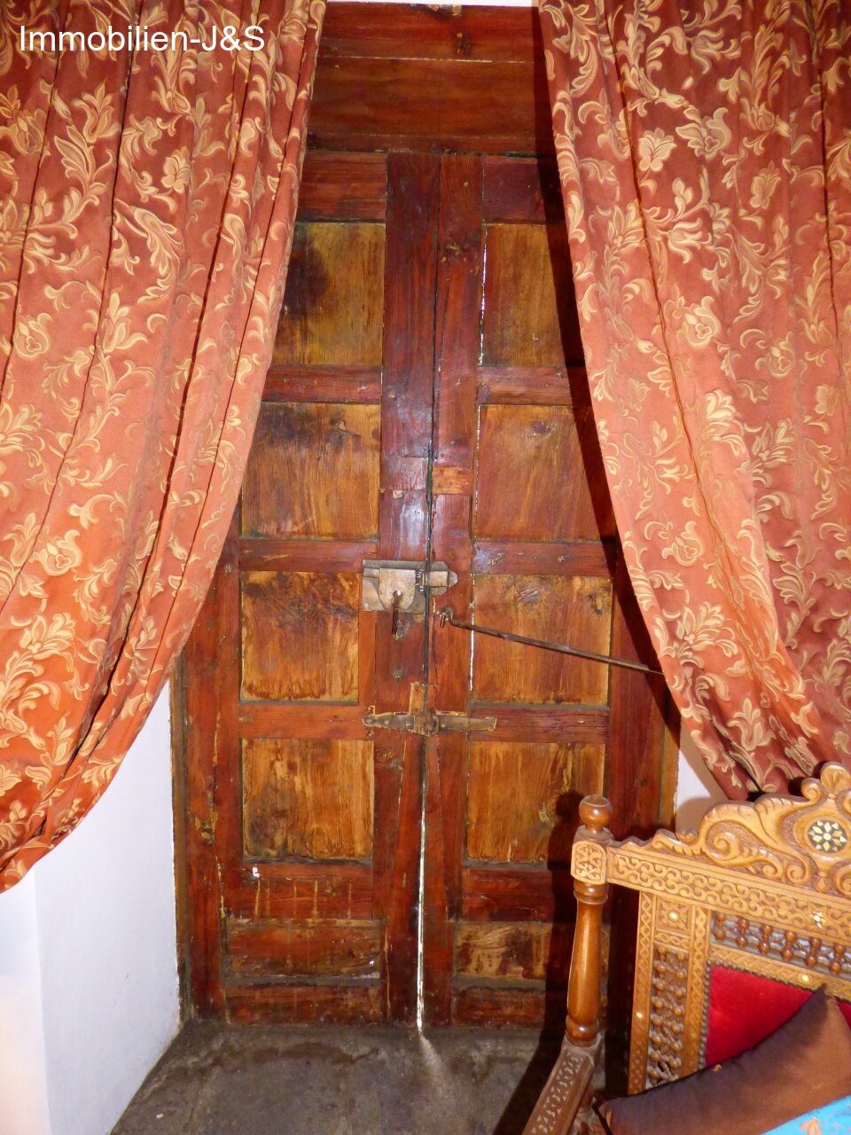 Entrance door Entrance door