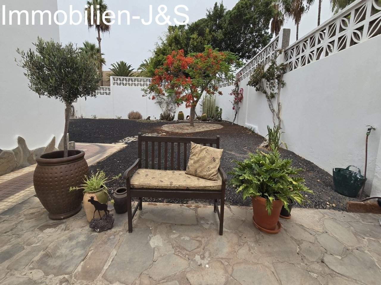 Outdoor area Outdoor area