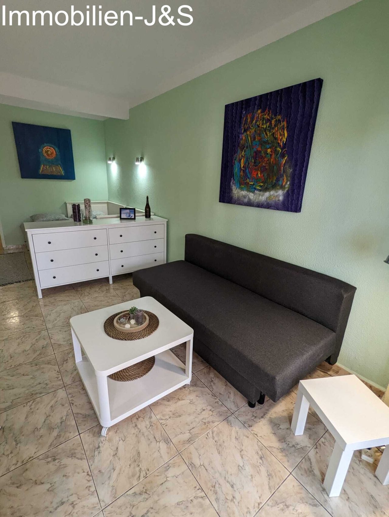 Living area with view of the sleeping area Living area with view of the sleeping area
