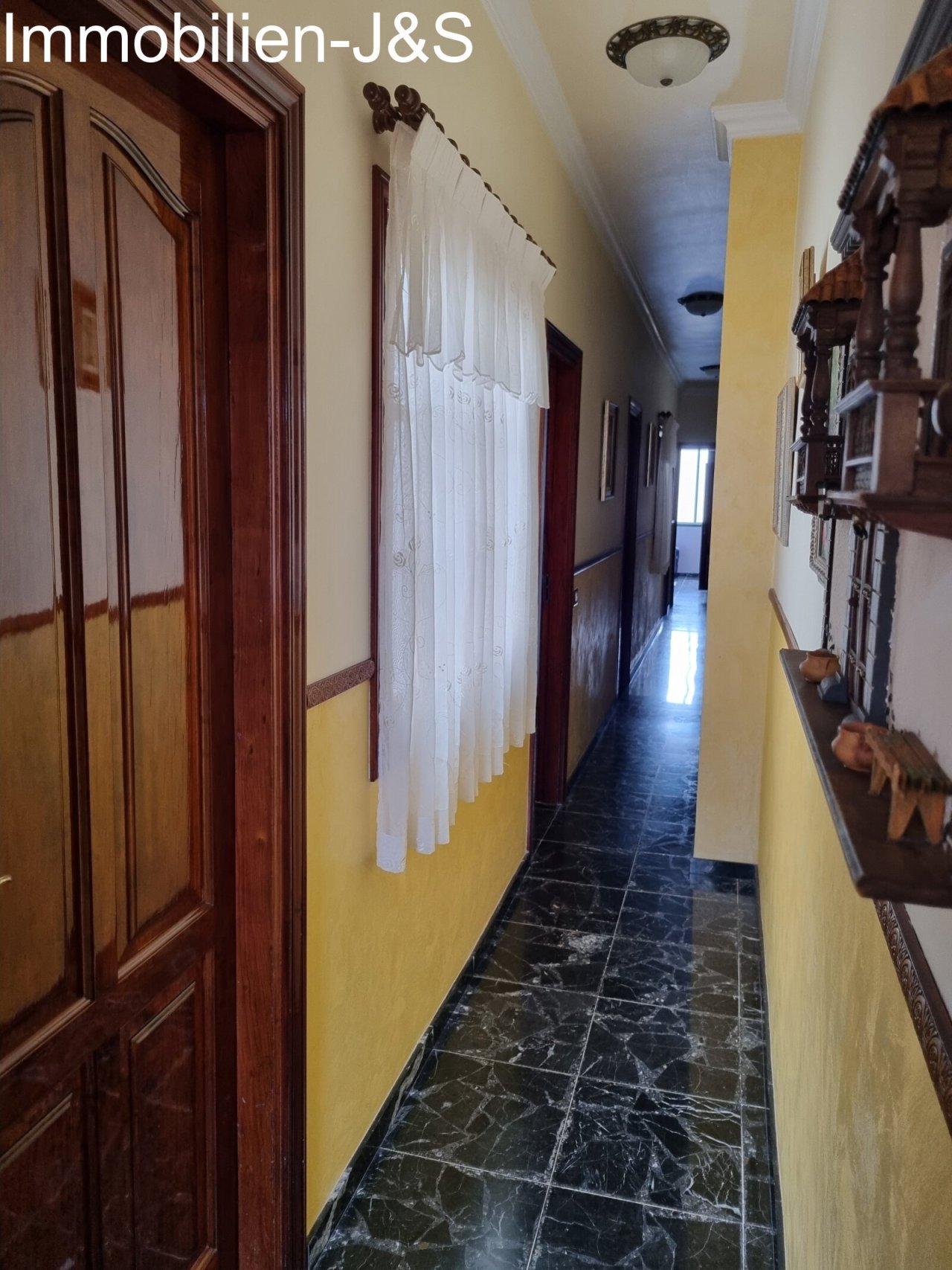 Corridor Corridor