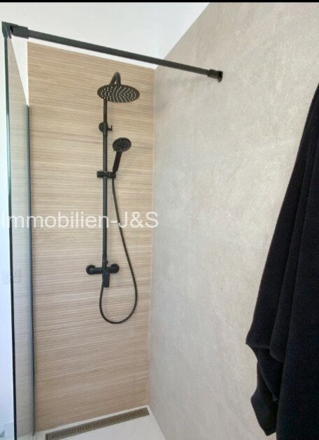 Shower/Bathroom 2