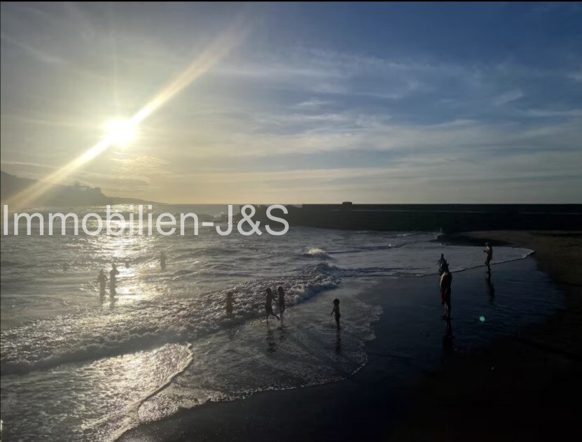 Sandy Beach / 5 minutes walking distance