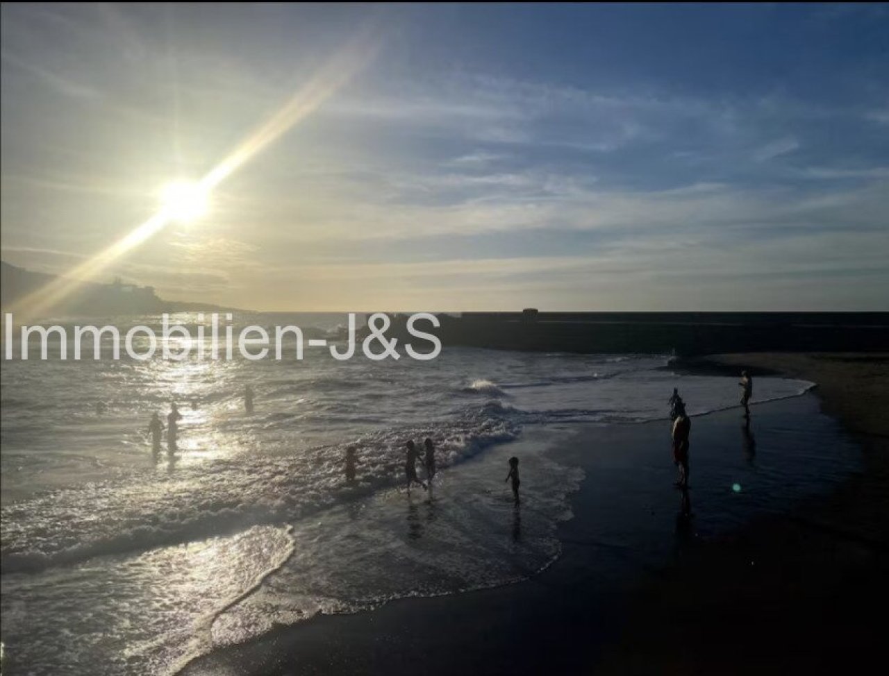 Sandy Beach / 5 minutes walking distance