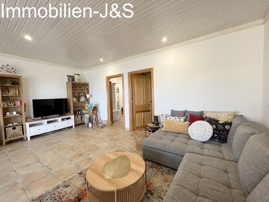 Acogedora casa con preciosas vistas al mar en una parcela de 7000 m².