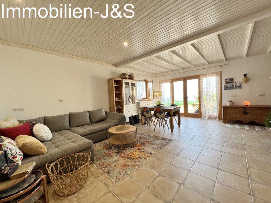 Acogedora casa con preciosas vistas al mar en una parcela de 7000 m².