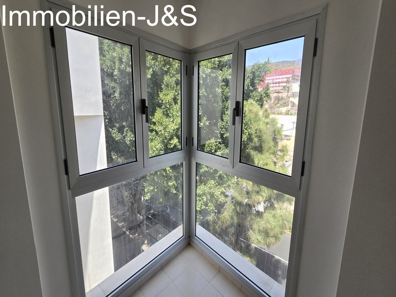 Precioso piso con 2 dormitorios y plaza de garaje en Edificio Parque, Guia de Isora