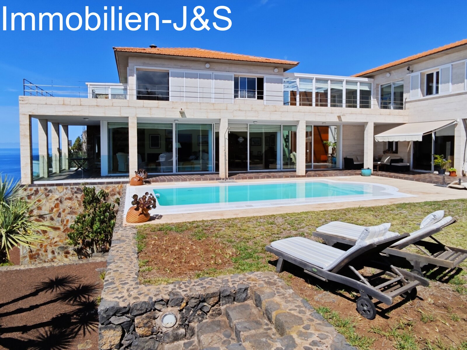 Espectacular villa en una ubicación privilegiada en el soleado «Jardín del Sol».