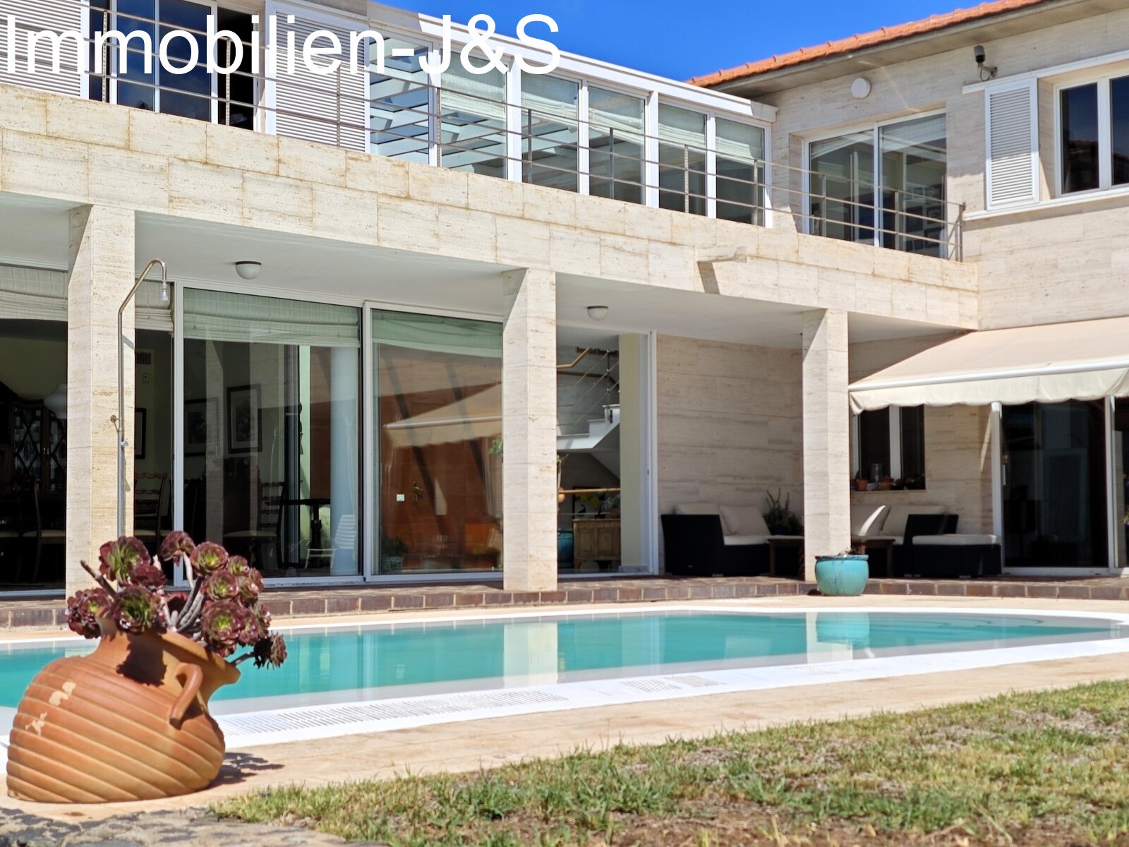 Espectacular villa en una ubicación privilegiada en el soleado «Jardín del Sol».