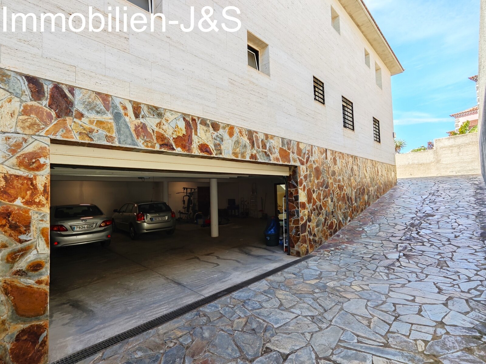 Espectacular villa en una ubicación privilegiada en el soleado «Jardín del Sol».